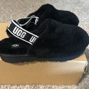 Ugg Fluff Clog 4